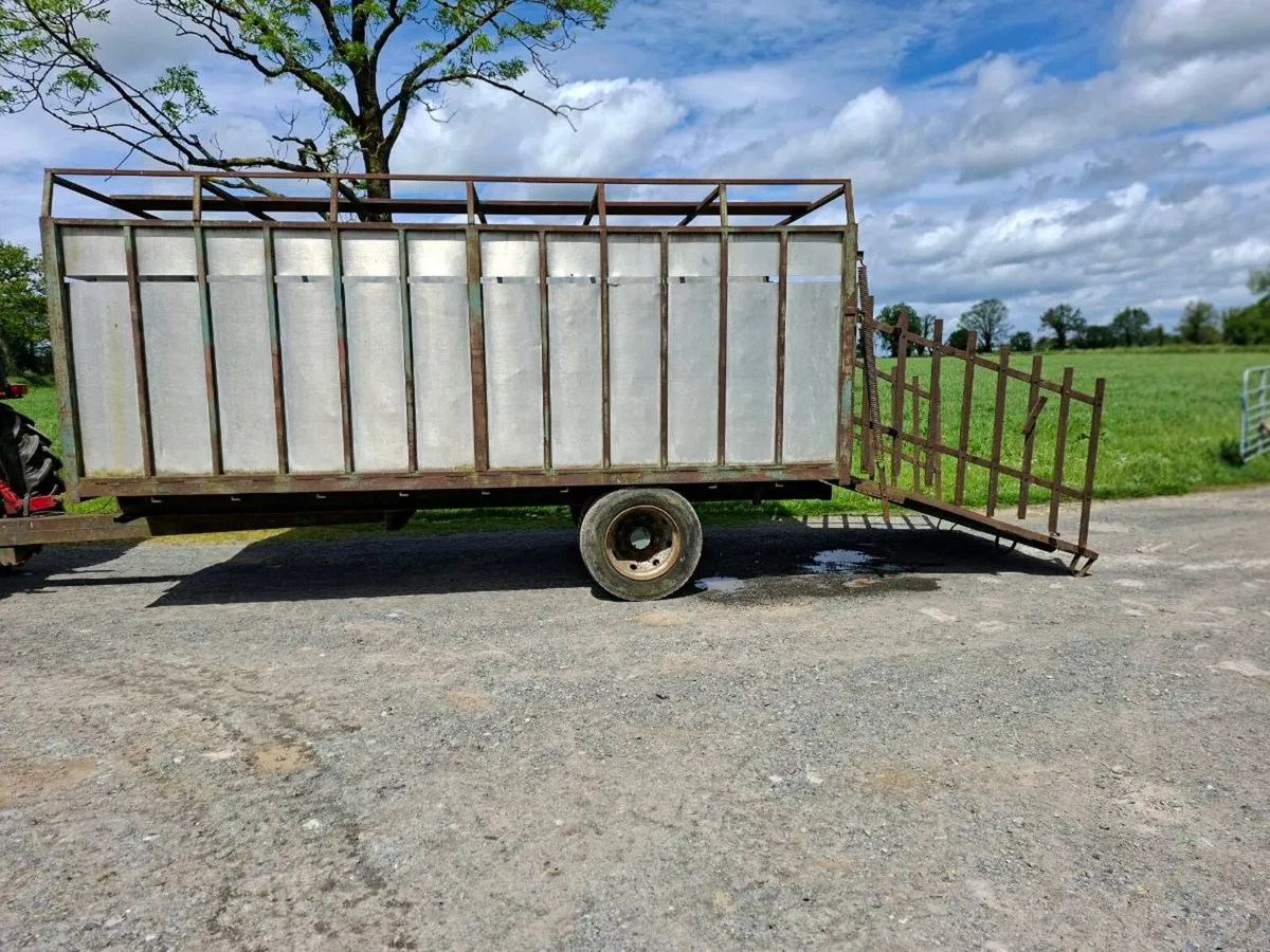 Cattle trailer - Image 1