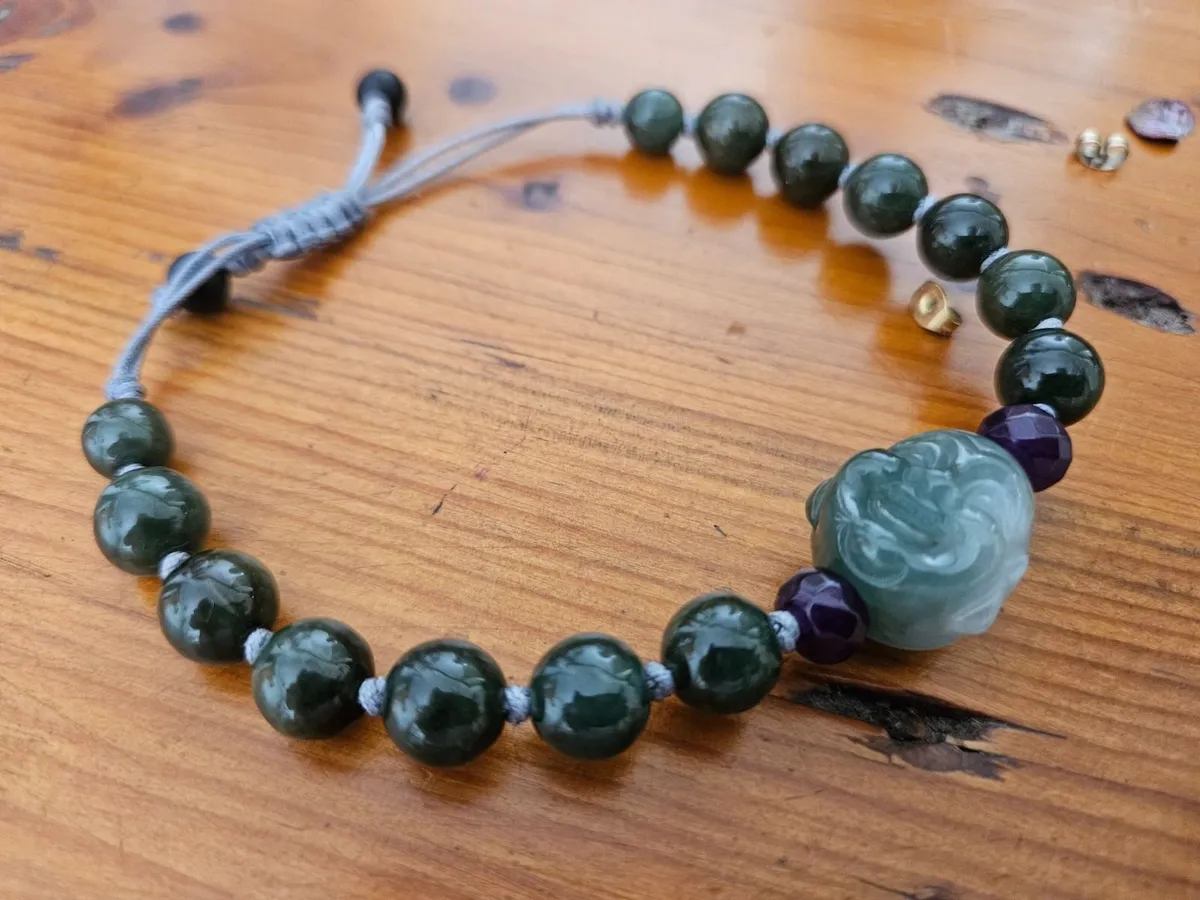 Fine Quality Jade Bracelet - Image 3