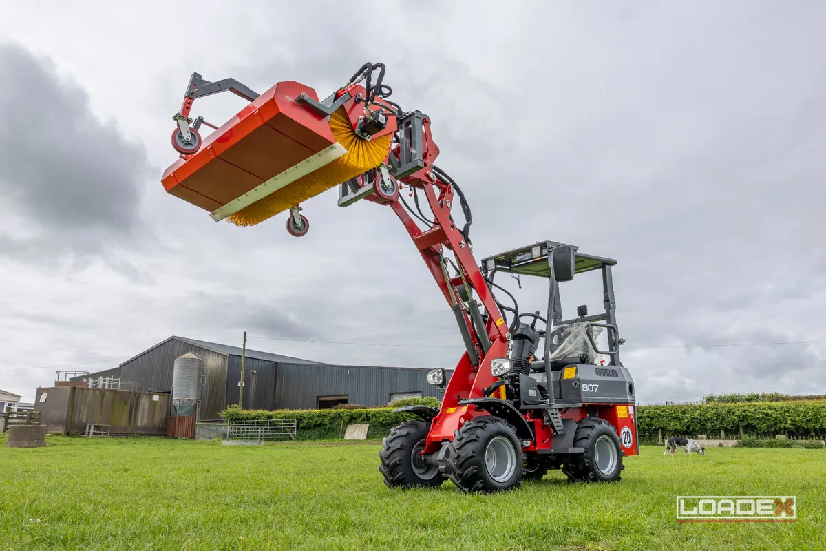 Loadex 807+ Compact Loader Flex Cab - Image 4