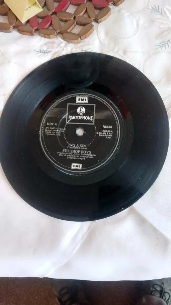 1987 Pet shop boys 7 inch vinyl record - Image 1