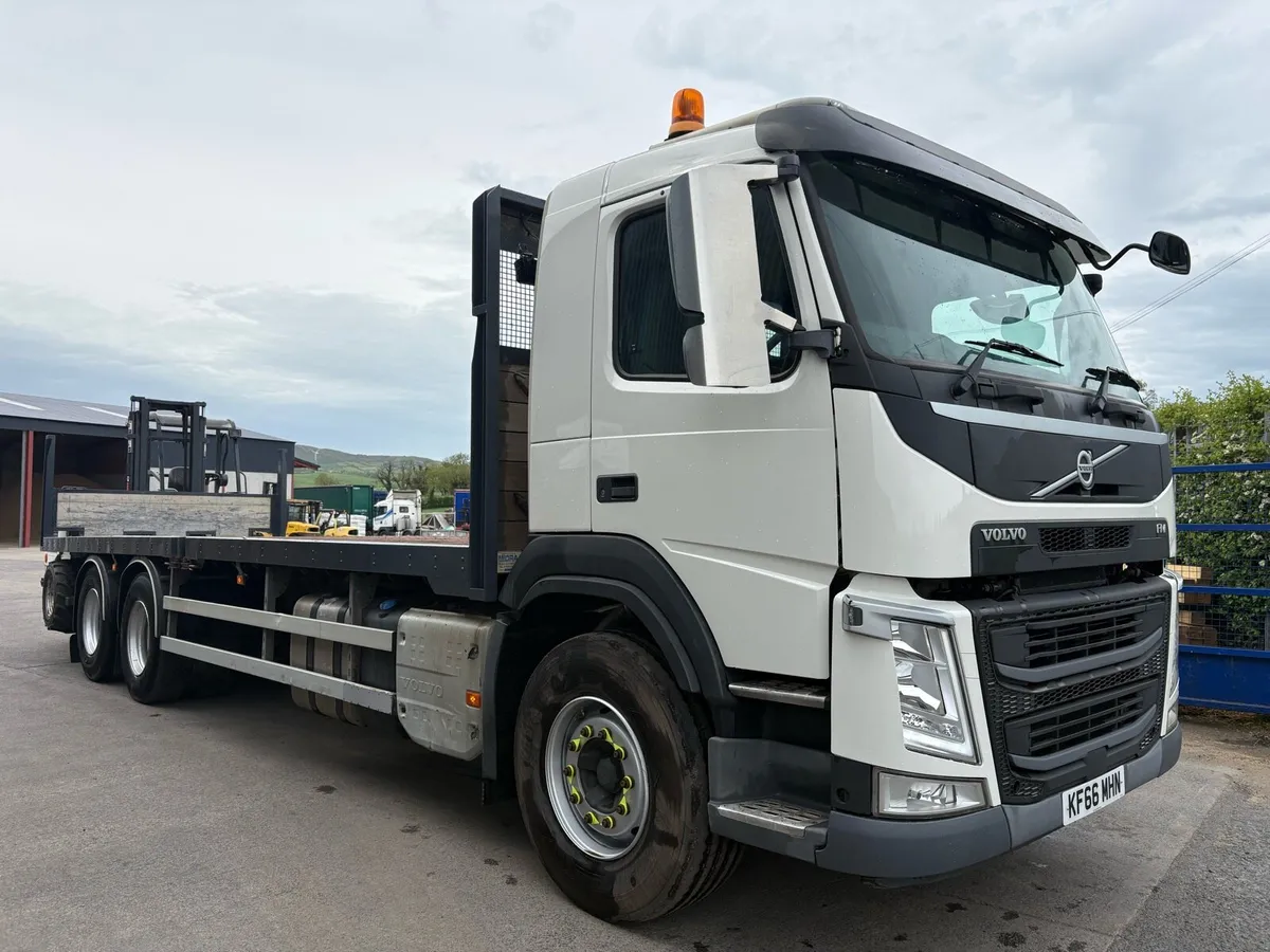 2016 Volvo FM11 330 6x2 Flatbed C/w Moffett Kit - Image 1