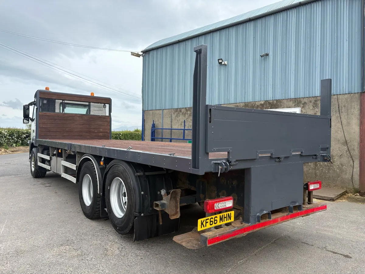 2016 Volvo FM11 330 6x2 Flatbed C/w Moffett Kit - Image 4
