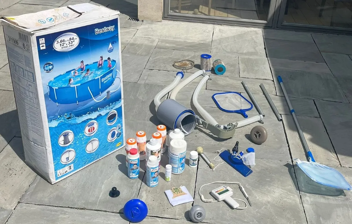 12 ft swimming pool AS NEW + €60 of extras €125 - Image 2
