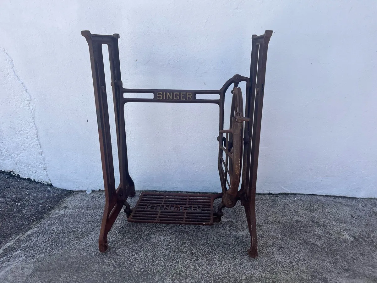 Singer sewing stand - Image 3