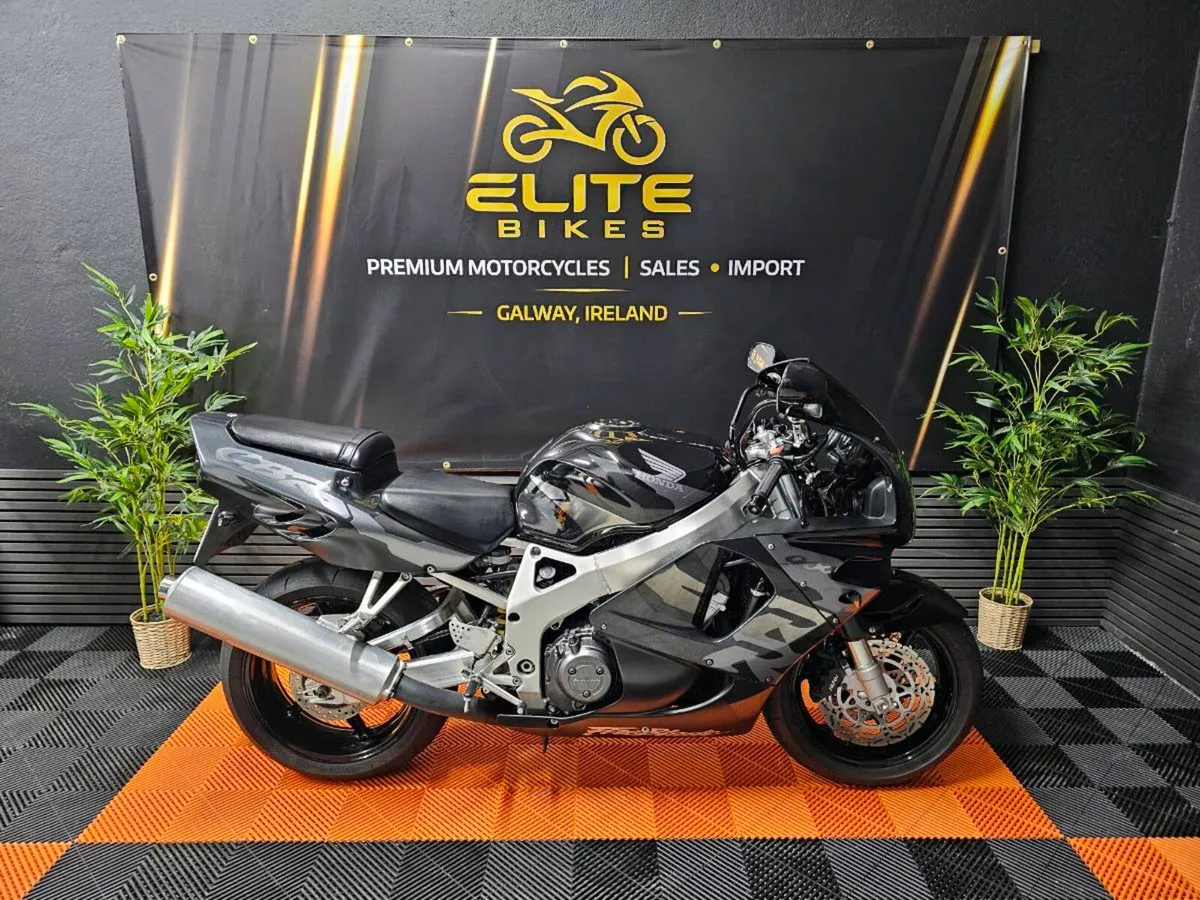 CBR 900RR Fireblade - Image 1