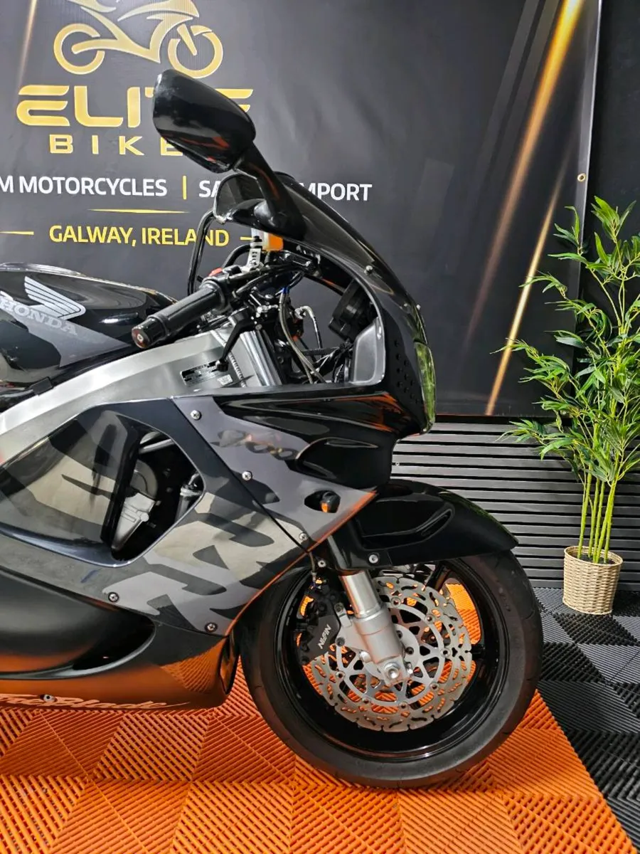 CBR 900RR Fireblade - Image 2