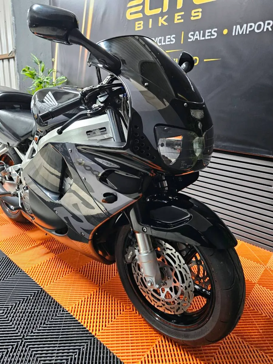 CBR 900RR Fireblade - Image 4