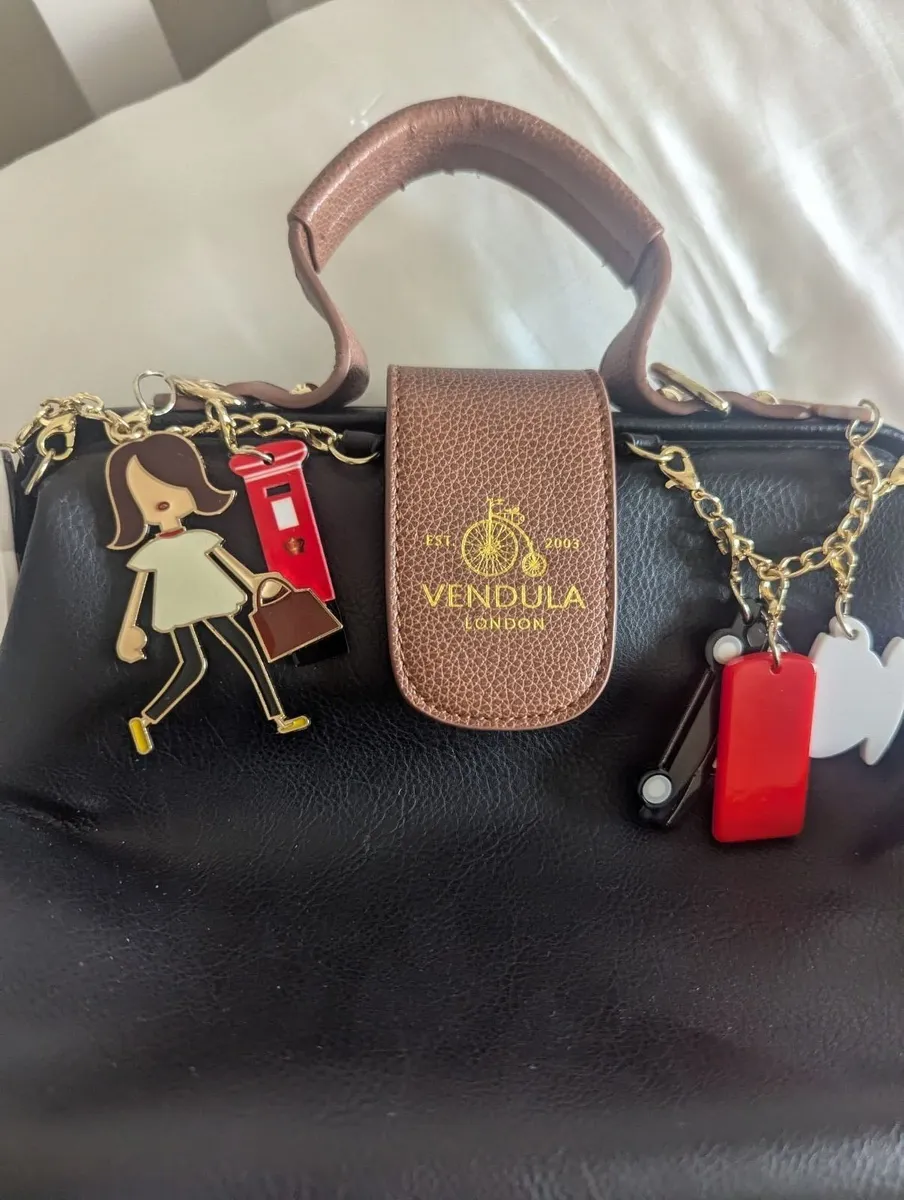 Leather handbags, at reasonable privlcices - Image 1