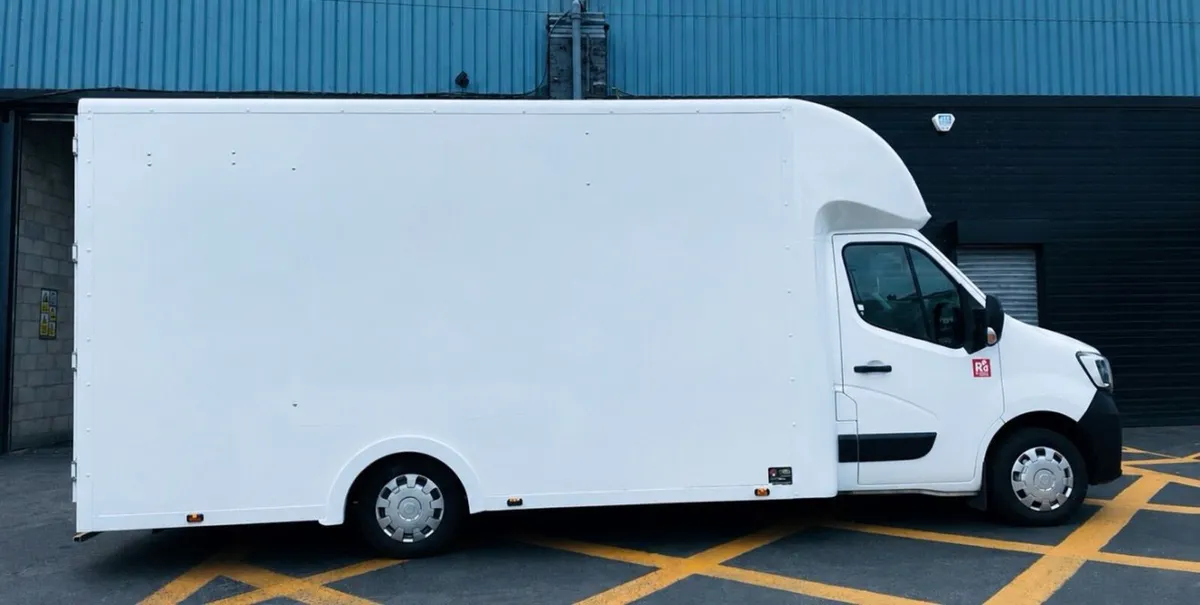 2022 Renault Master 4.5m Low Loader Van - Image 4
