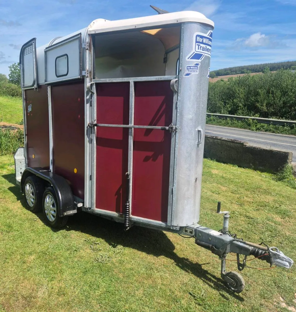 Ifor williams 401 Horsebox as new - Image 1