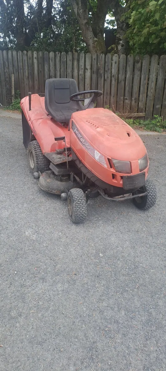 Ride on lawnmower - Image 1