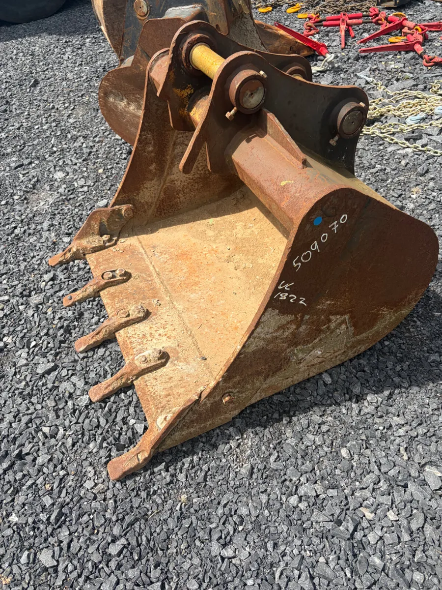 2&3ft Rhinox buckets 50mm pins suit 8t - Image 2