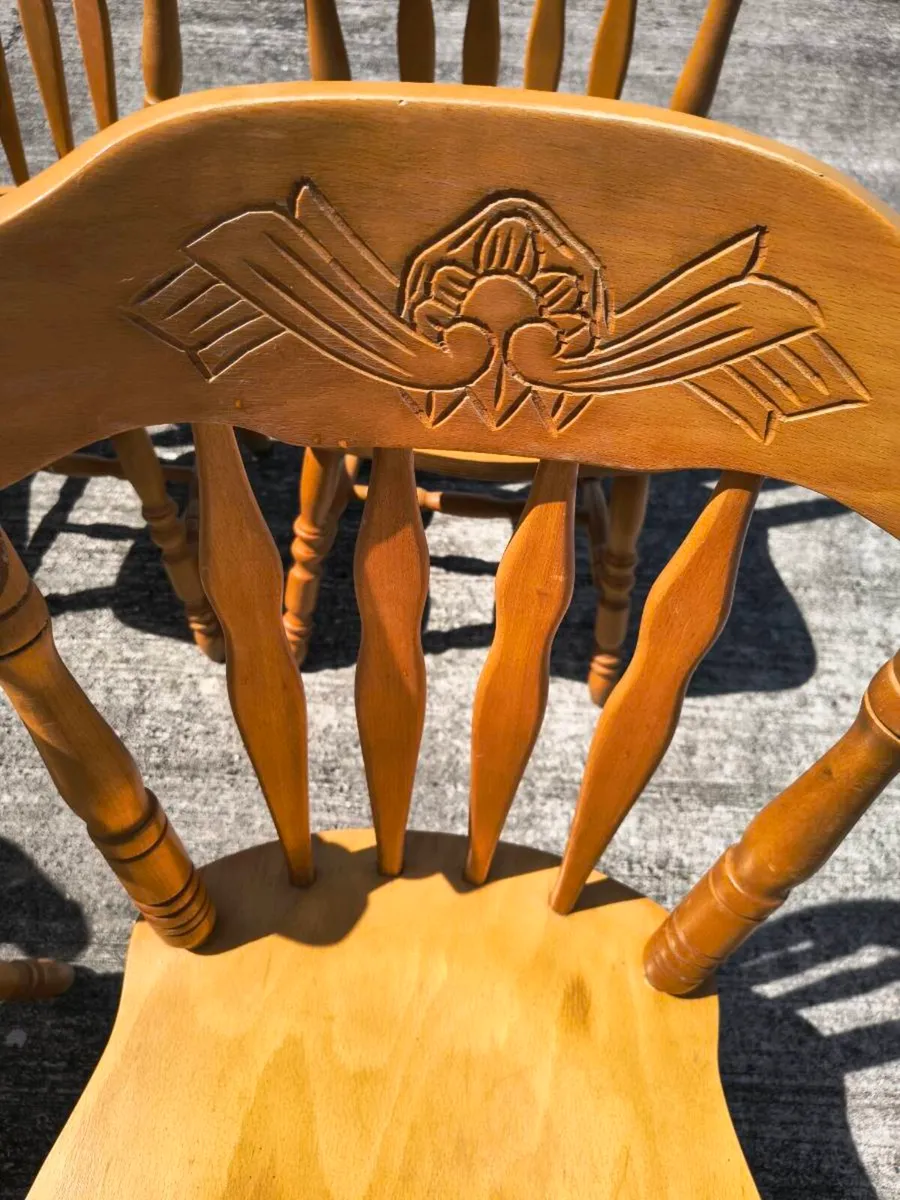 Dining table and 6 chairs - Image 2