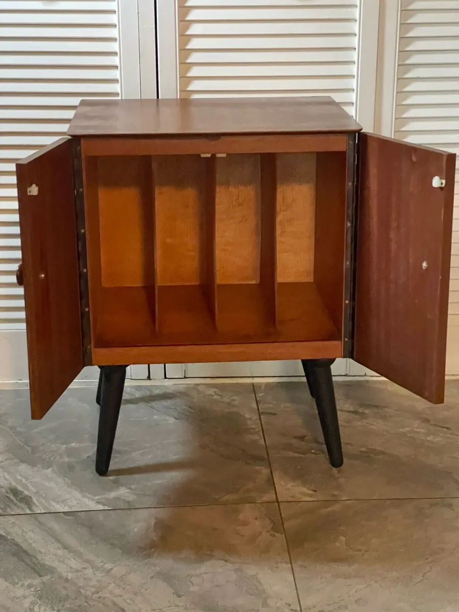 Mid century record cabinet - Image 1