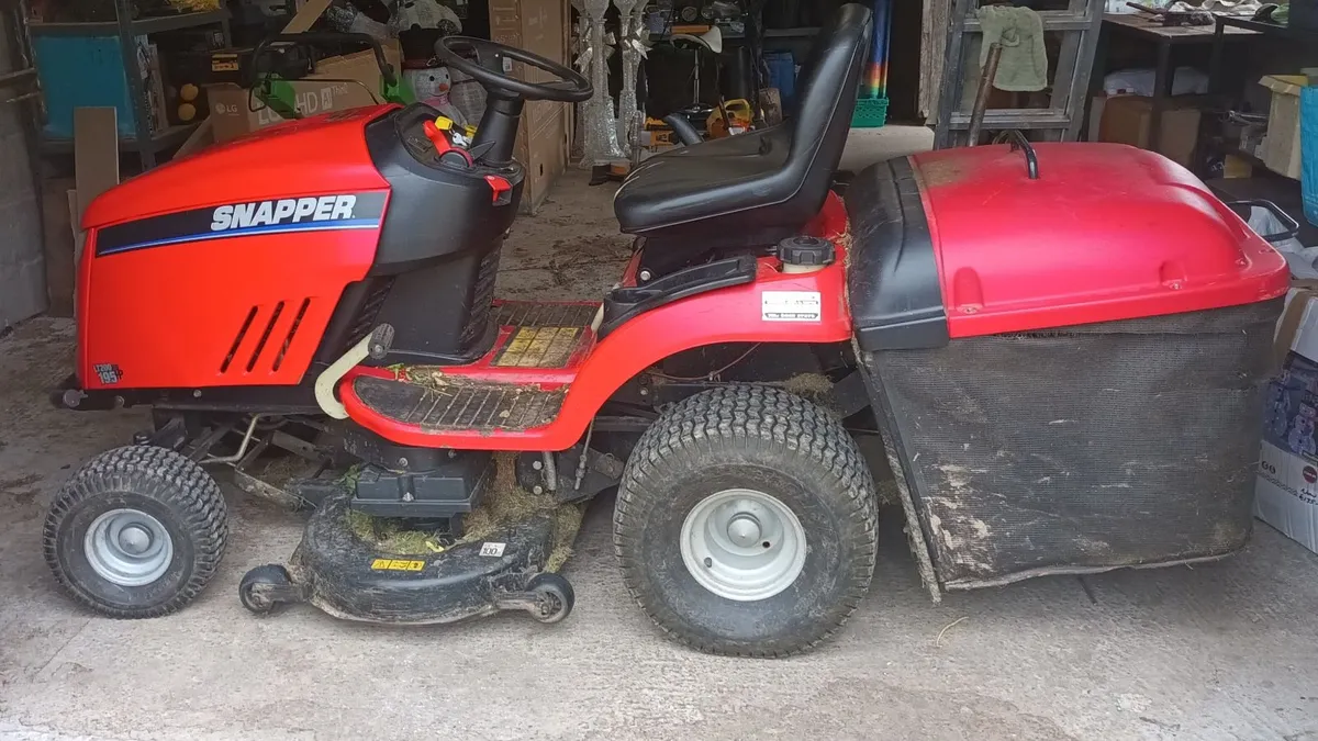 Ride on lawn mower