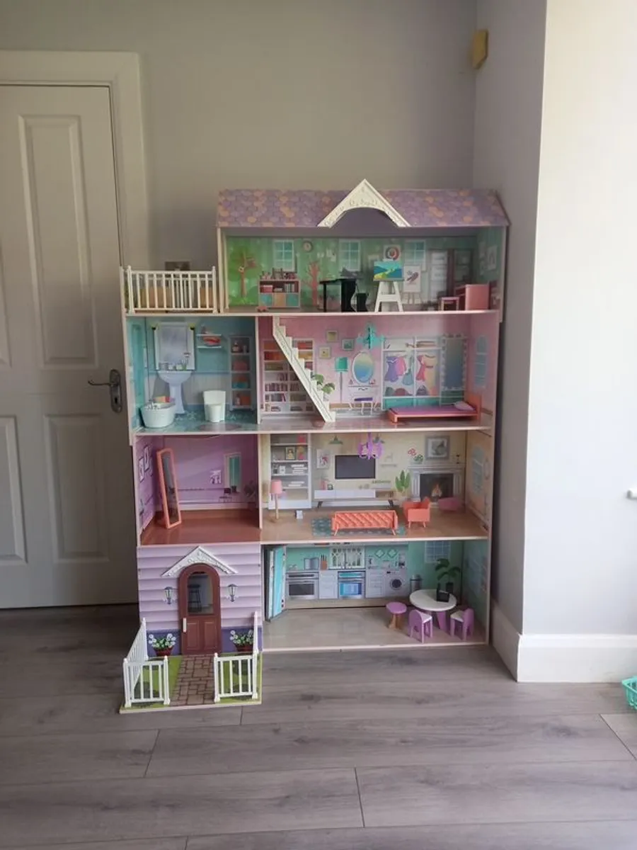 large dolls house - Image 1