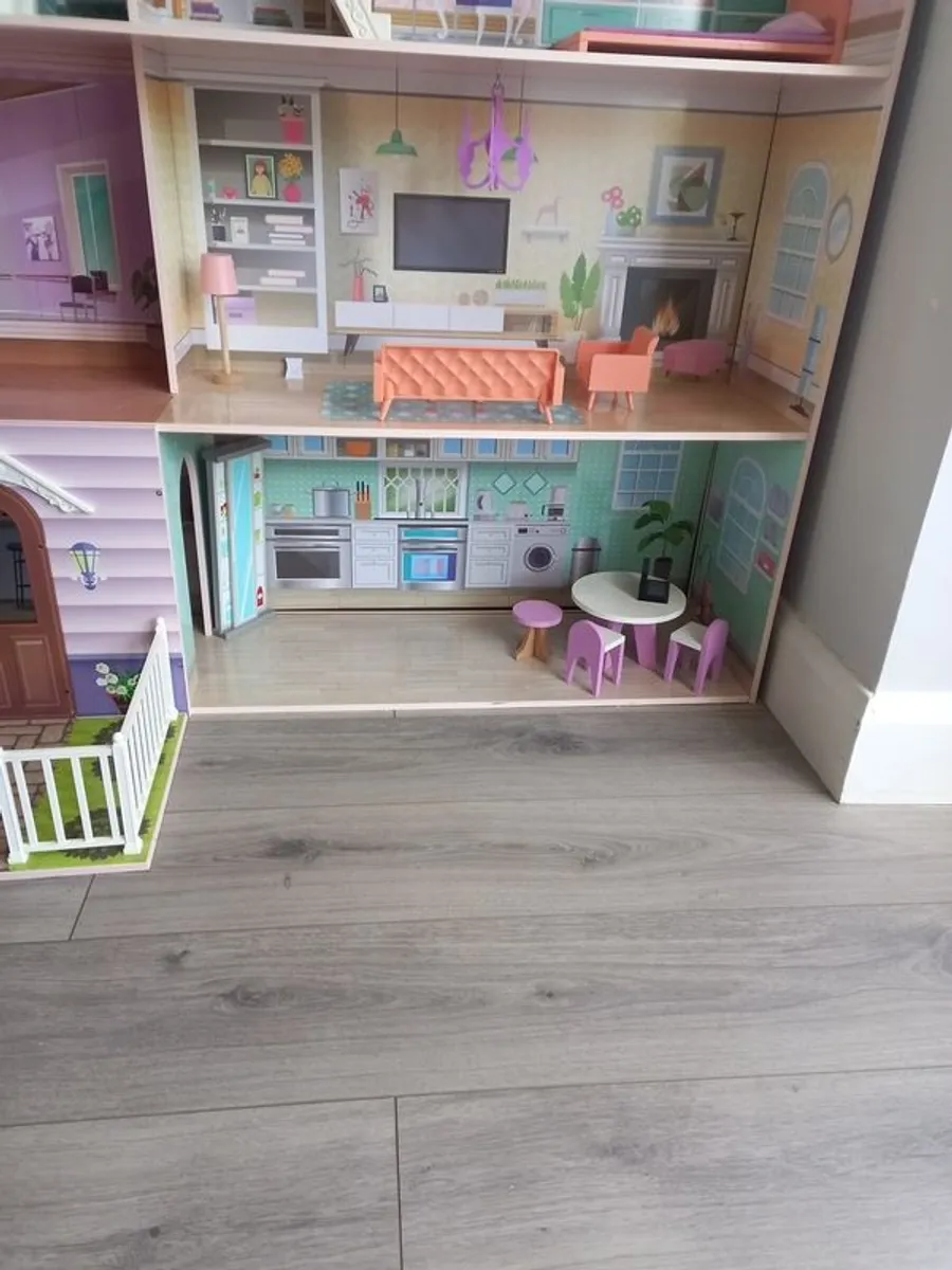 large dolls house - Image 2