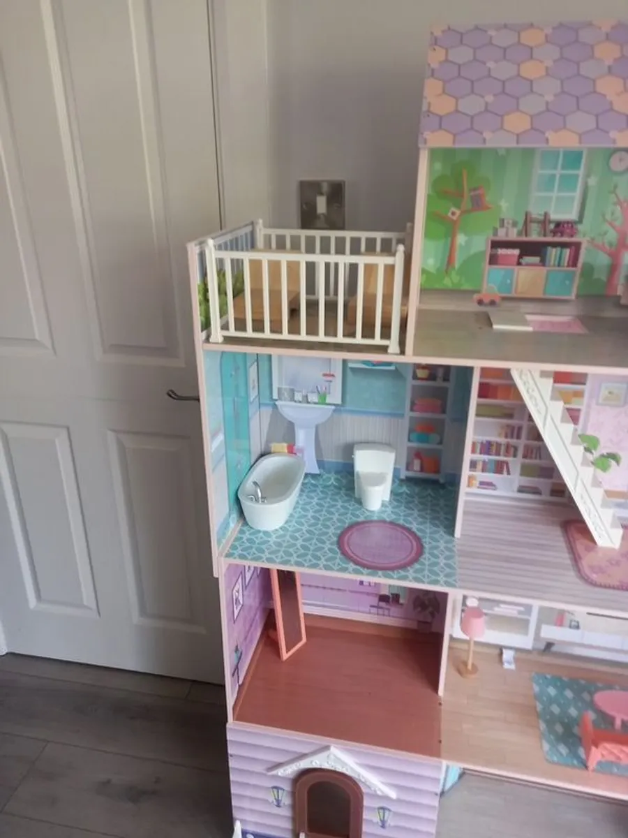 large dolls house - Image 4