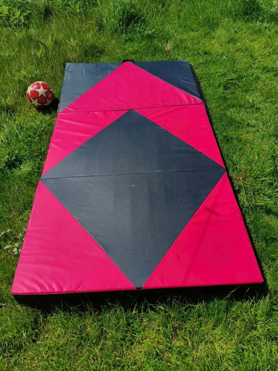 Gymnastics crash mat - Image 1