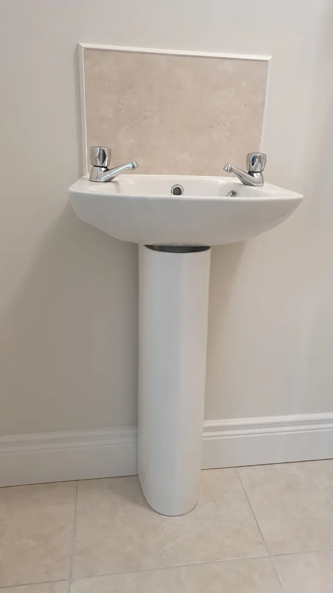 Pedestal basin - Image 1