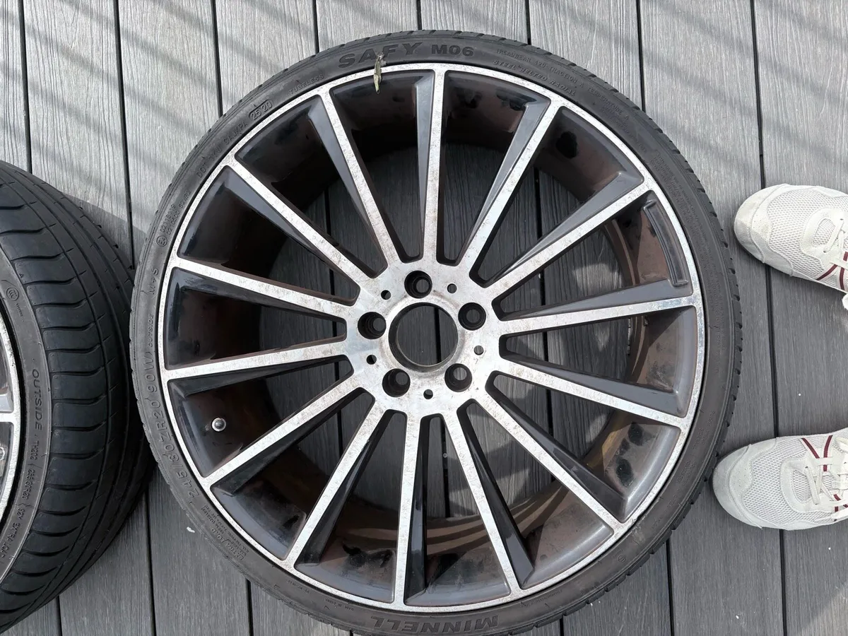 Car tyres and alloys - Image 1