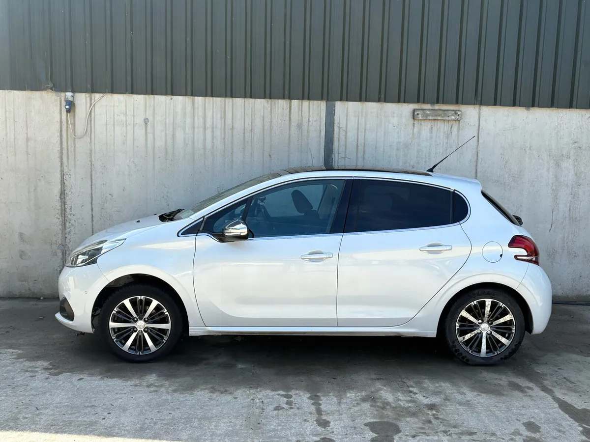 2016 Peugeot 208 for parts - Image 2