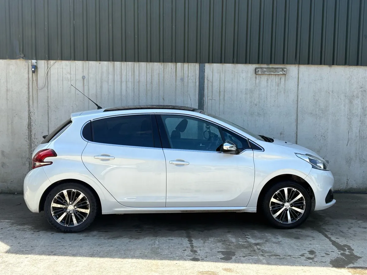 2016 Peugeot 208 for parts - Image 4