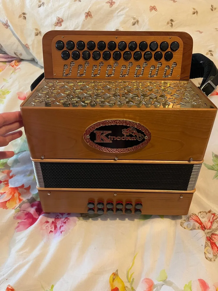 Kincora Accordion 12 note bass - Image 3