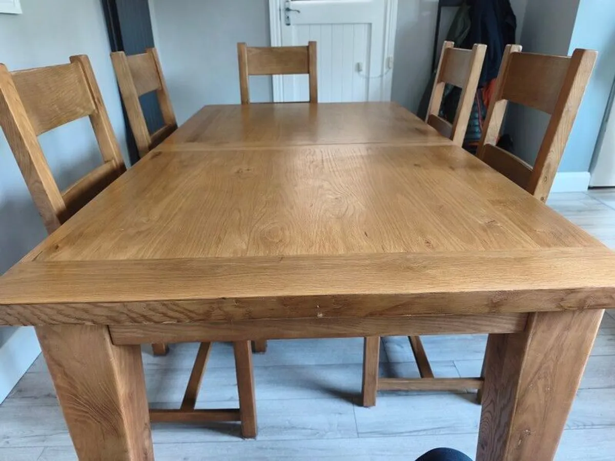 Canadian maple extendable dinning table and 6 chairs - Image 1