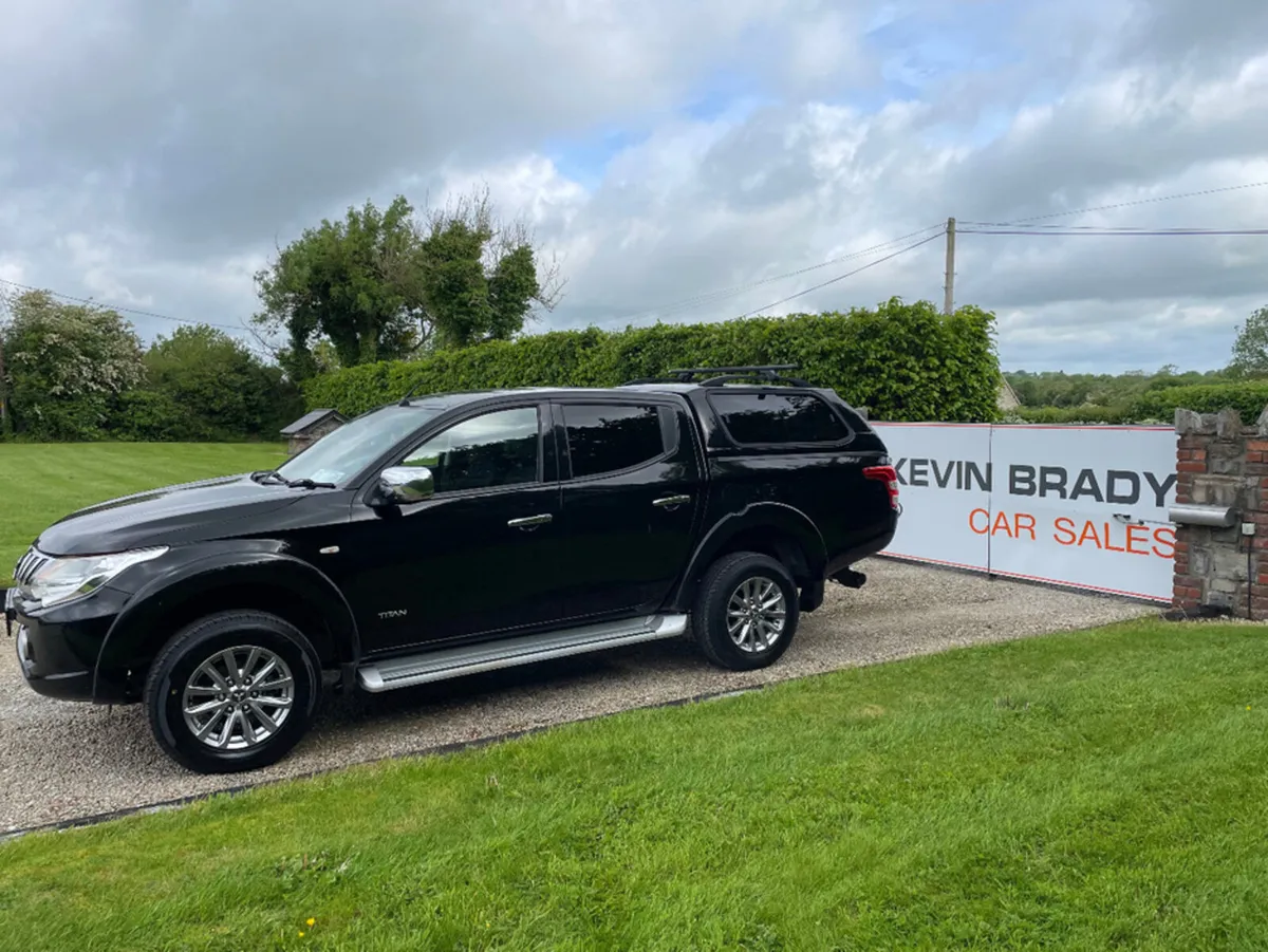 Mitsubishi L200 CREW CAB PICK UP TITAN MODEL - Image 3