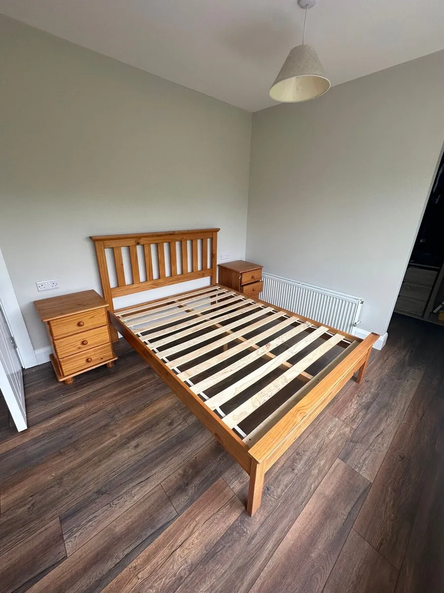 Bed, 2 lockers, 2 wardrobes - Pine - Image 1