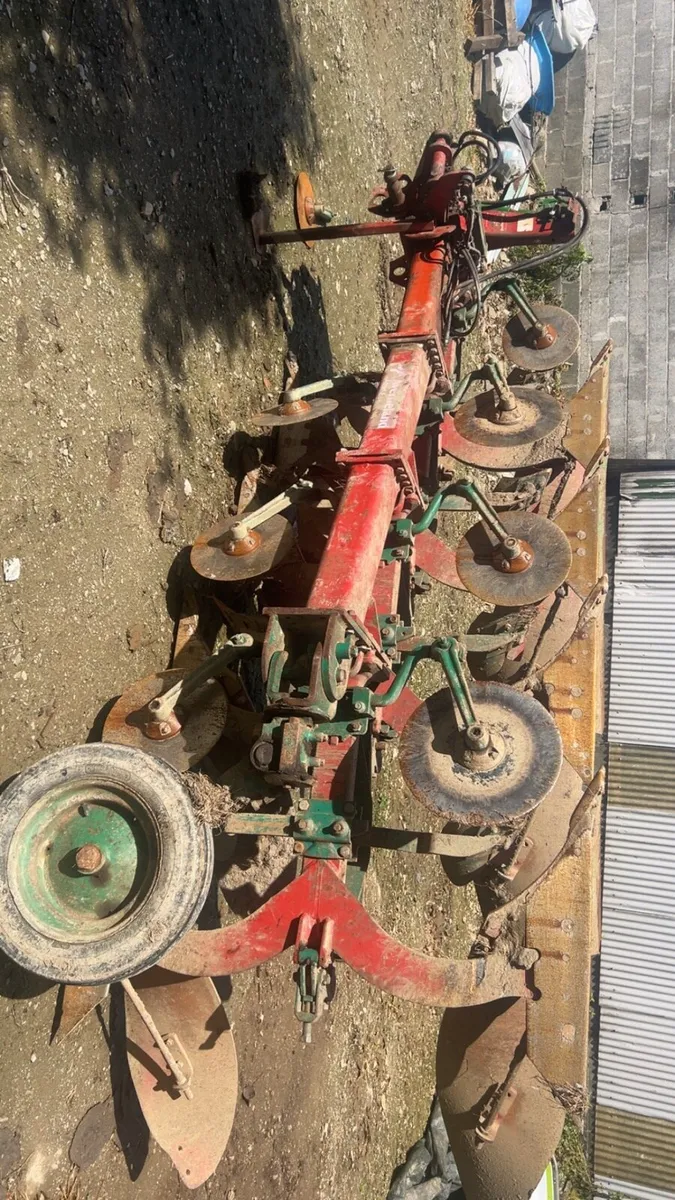 Kverneland plough - Image 1