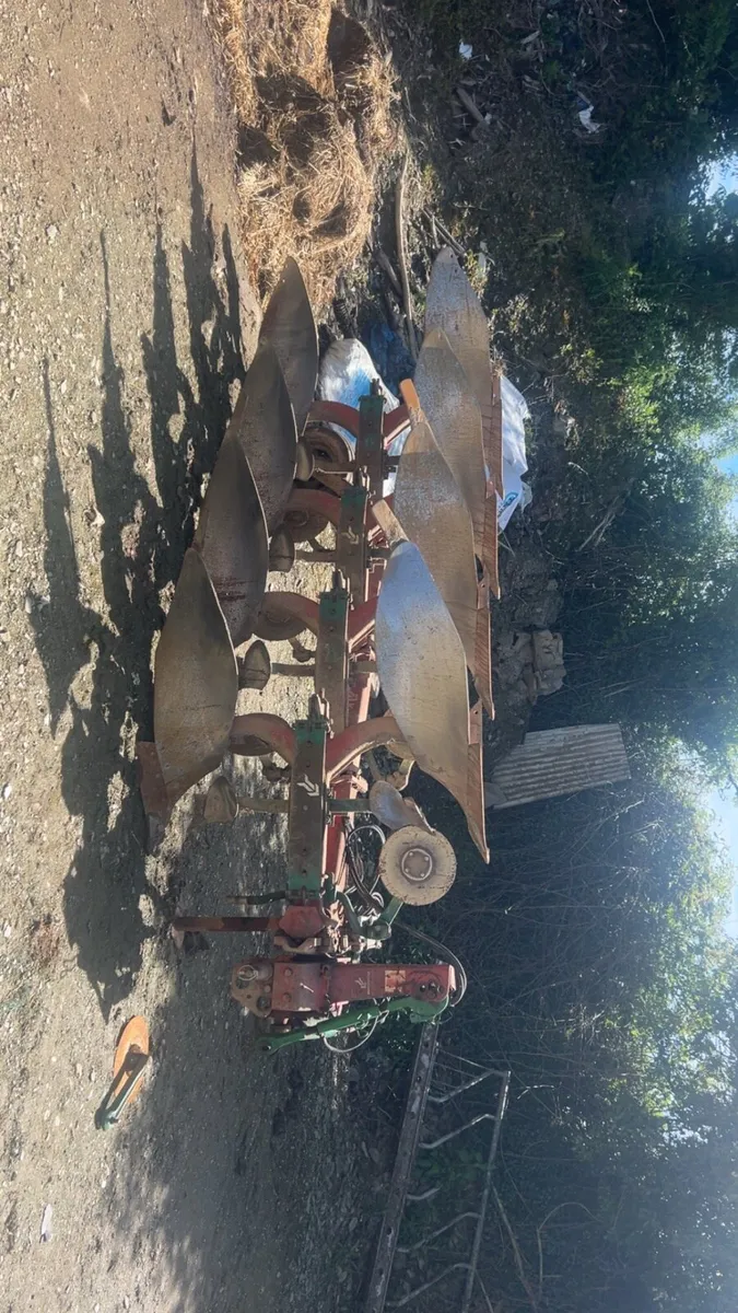 Kverneland plough - Image 4
