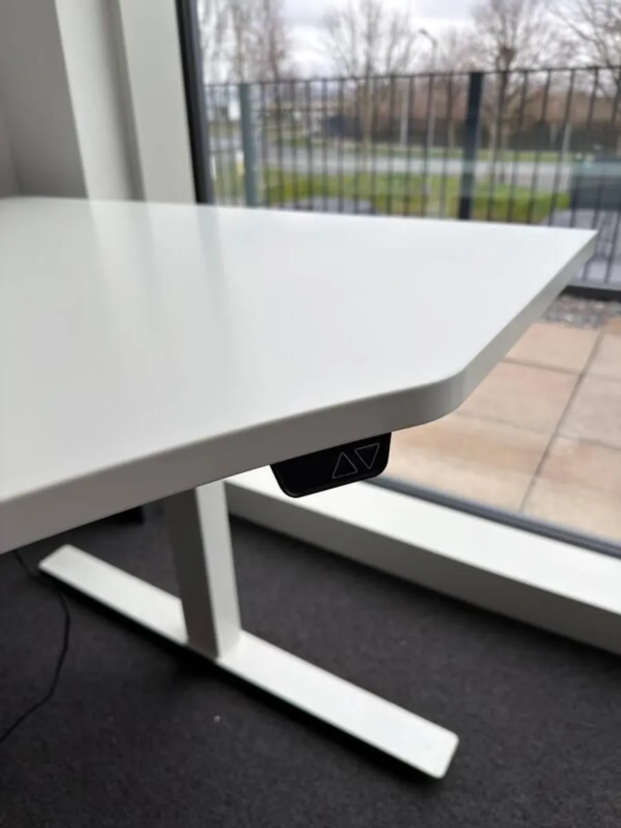Motorised desk, 1m x 2m, 2 motors, good condition - Image 4