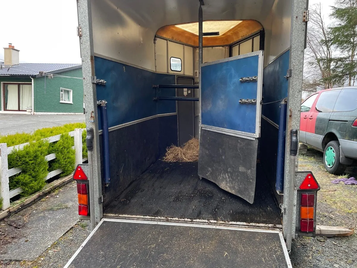 Horse Trailer - Image 2