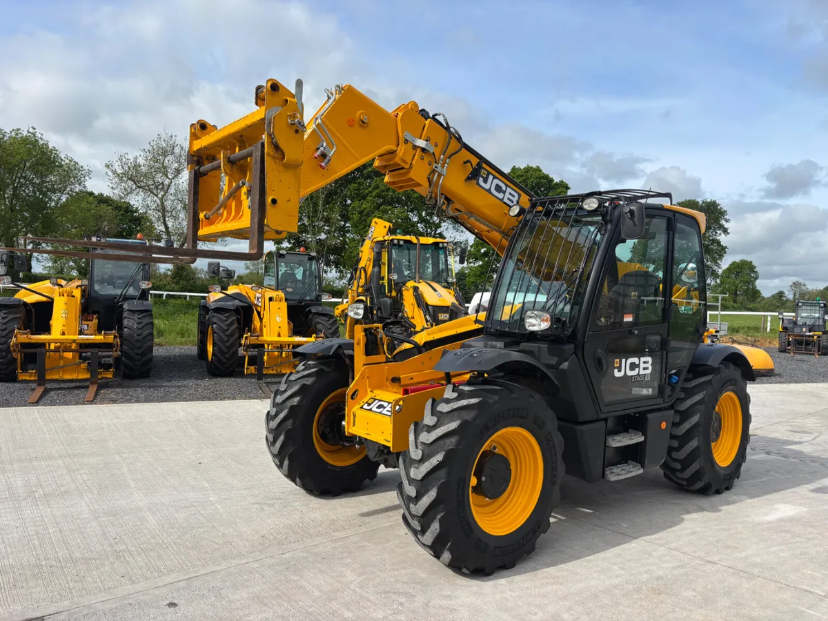 2022 JCB 535-95 AGRI.   (1740 Hours) - Image 2