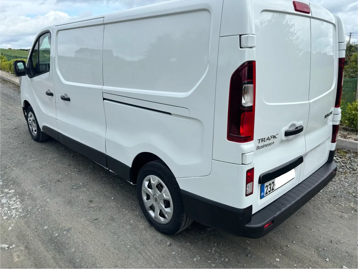 232 Renault Trafic Business Plus 2023 - Image 3