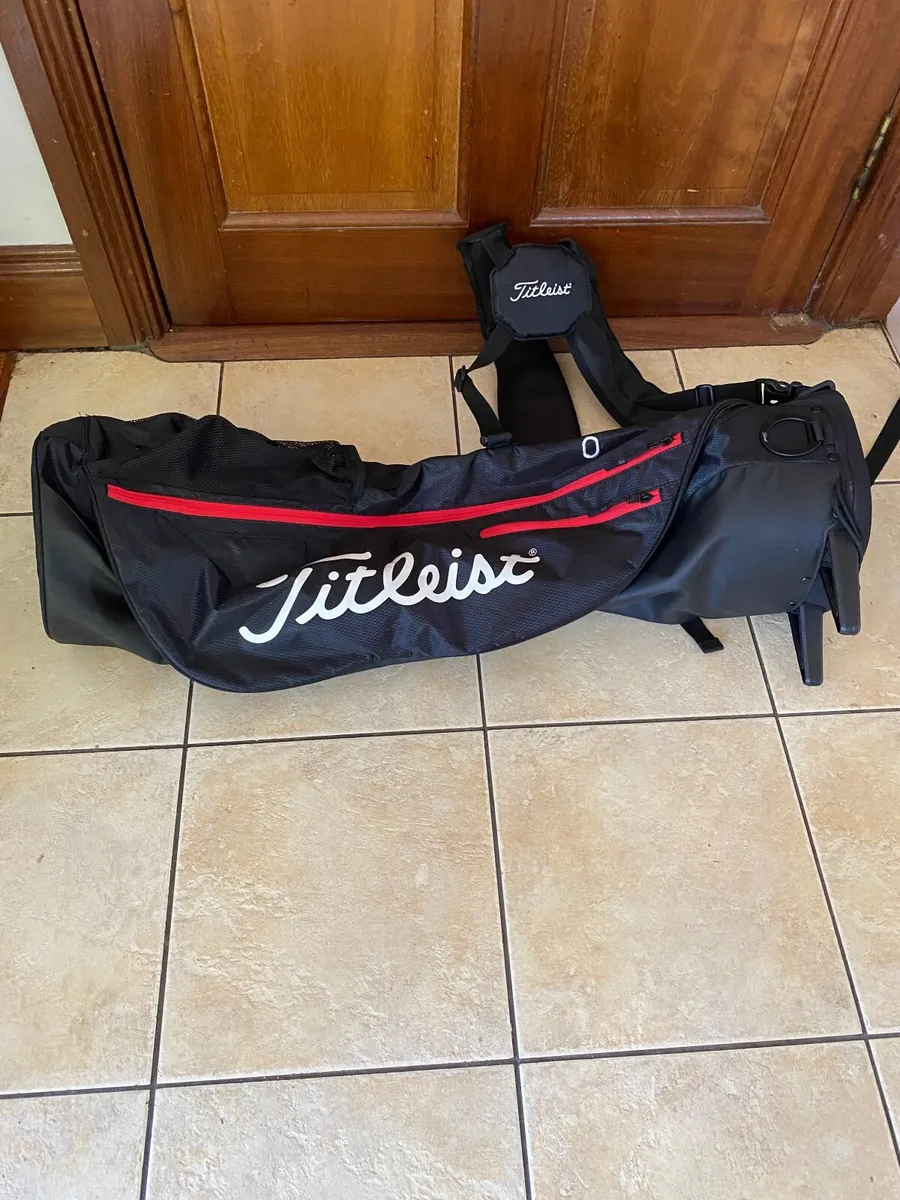 Titleist Sunday Bag Used 3 rounds As NEW - Image 1