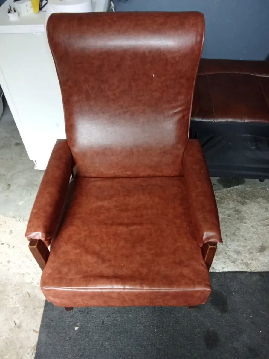 Beautiful   chair  very comfortable - Image 2