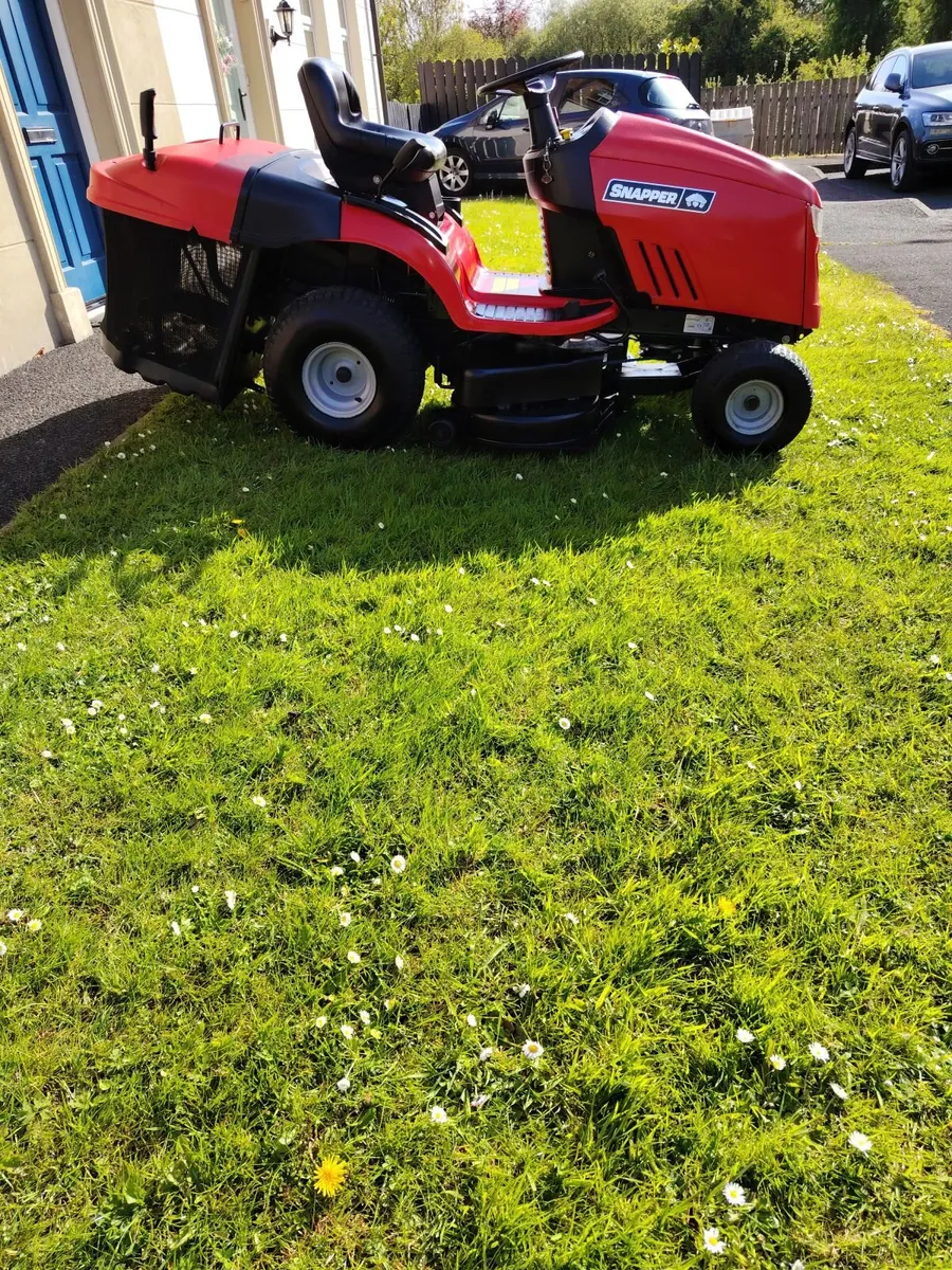 Snapper ride on lawnmower - Image 3