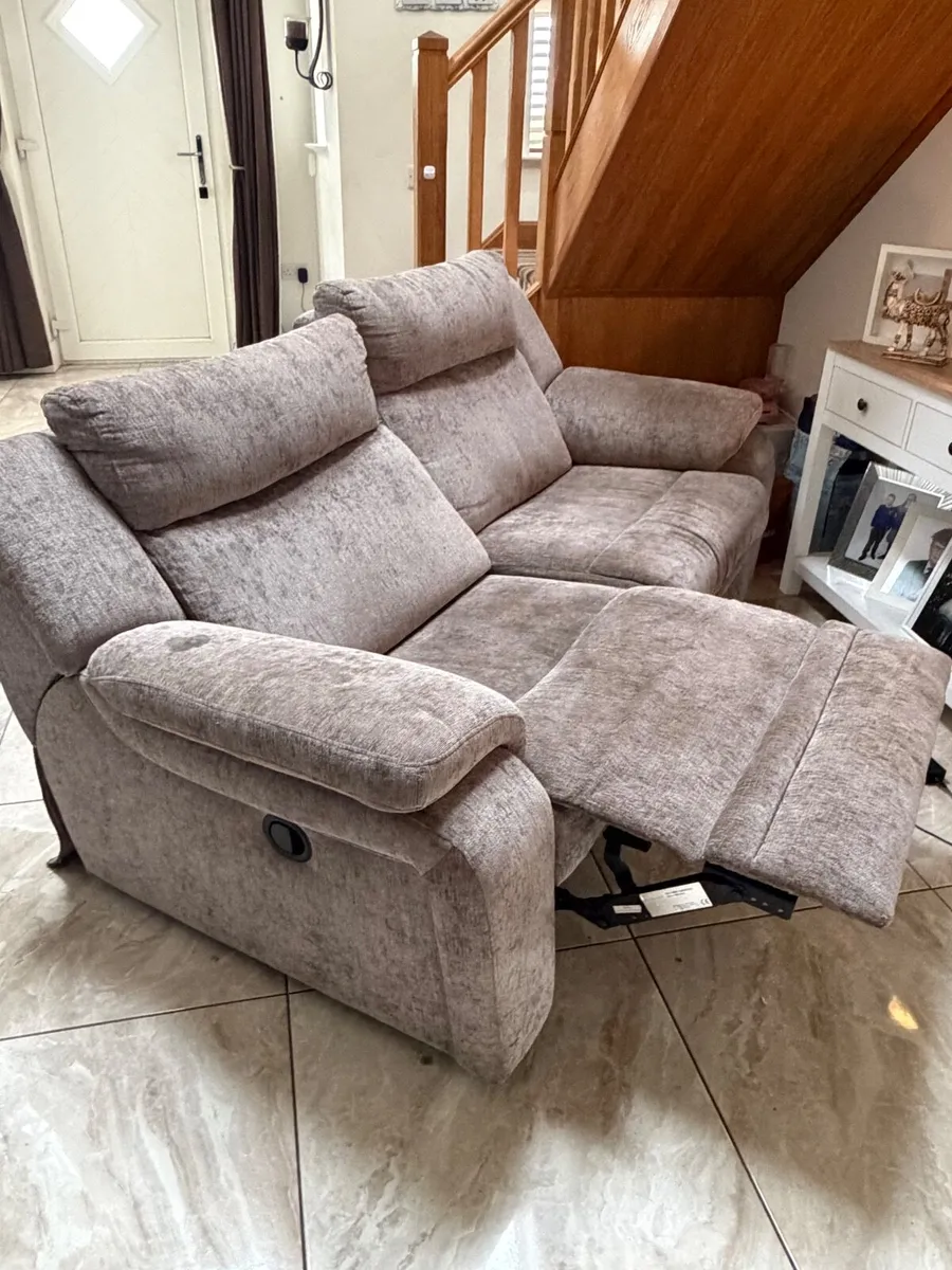 Recliner sofa - Image 2