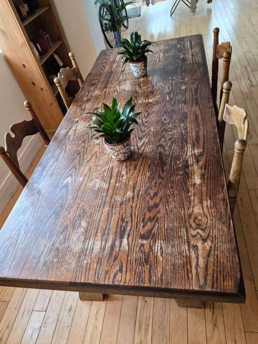 Table and 4 chairs - Image 1