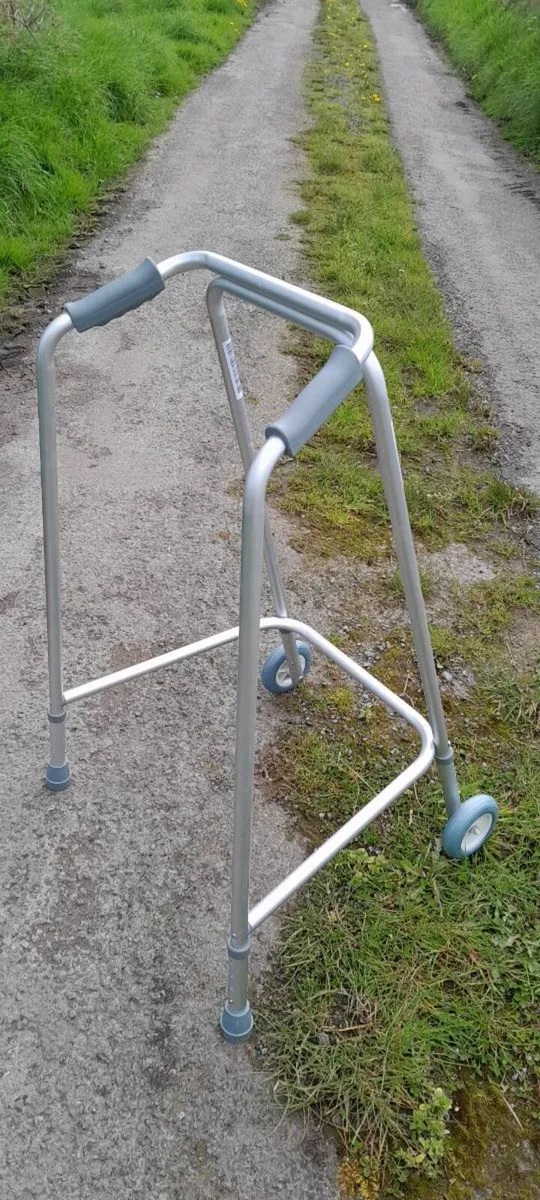 Walking frame - Image 1