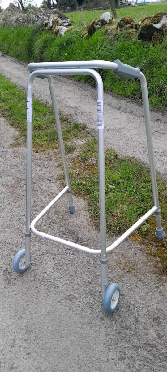 Walking frame - Image 2