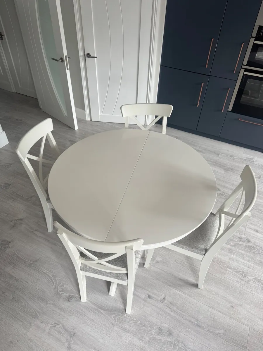Kitchen table and Chairs - Image 2