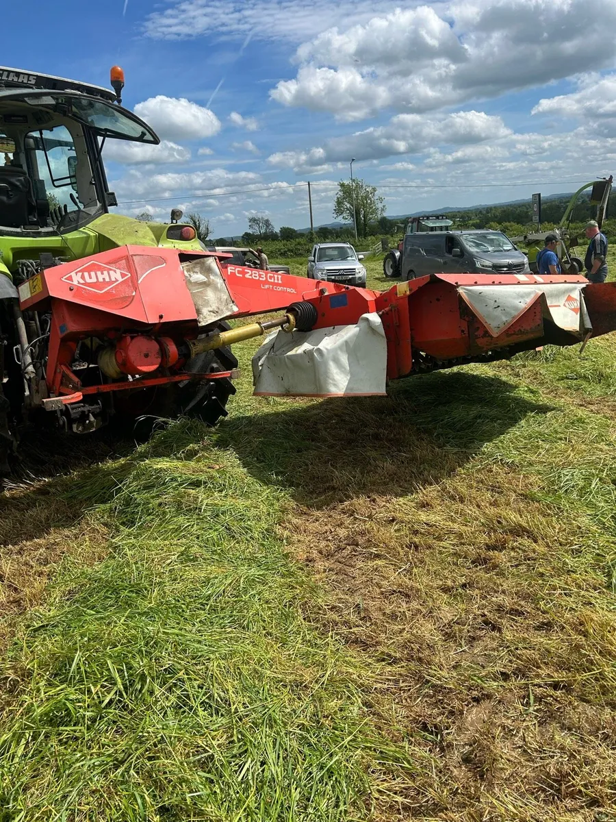 Kuhn 9 foot conditioner mower - Image 2