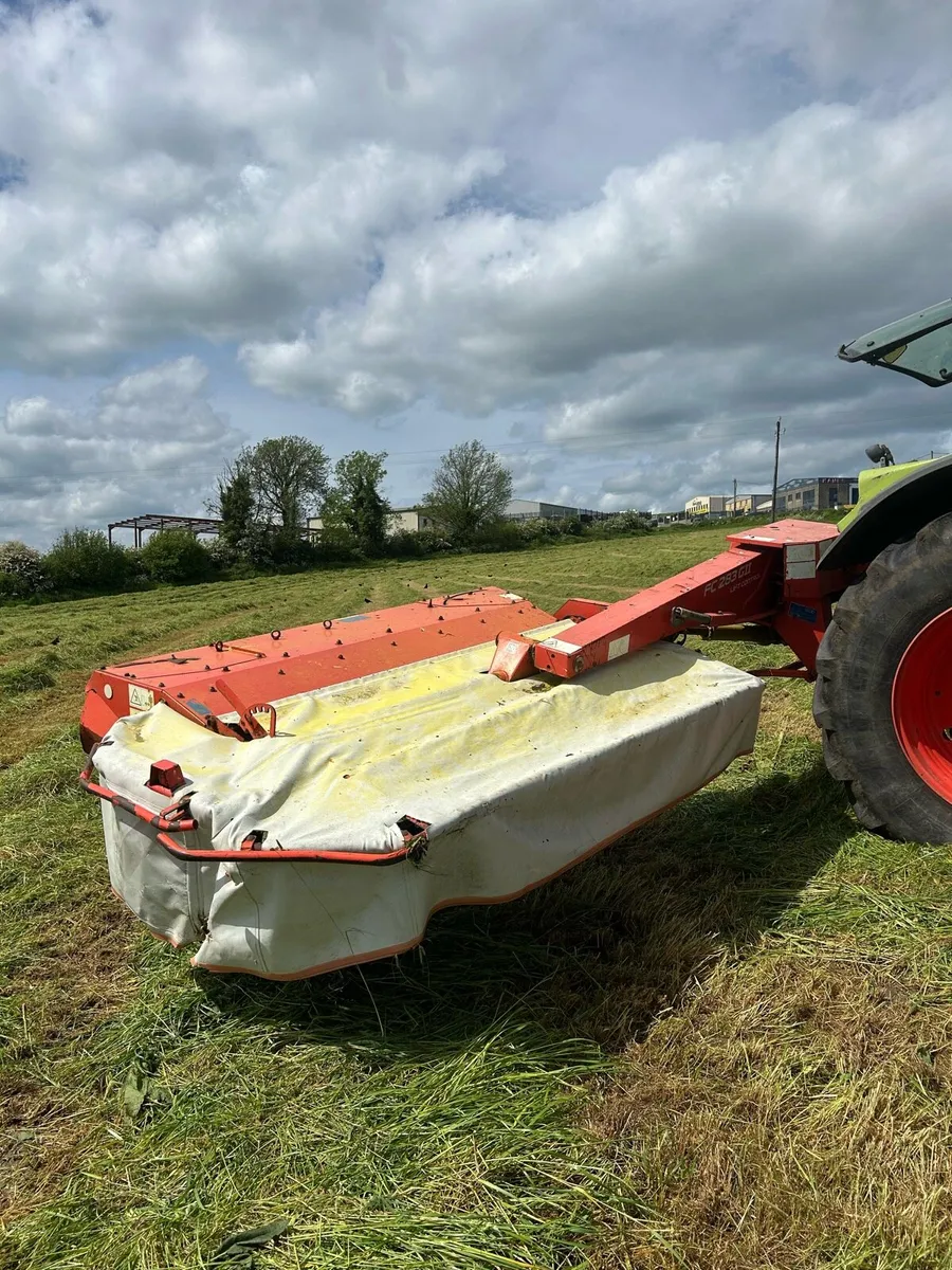 Kuhn 9 foot conditioner mower - Image 3