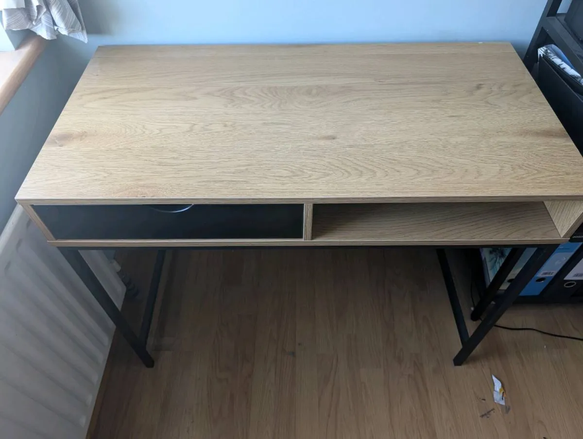 Study desk - Image 2