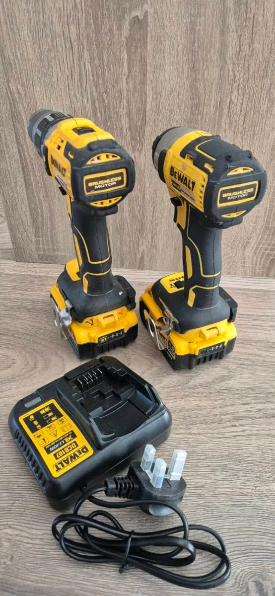 DeWalt TOOLS screw gun / impact drill / 2 × 4 Ah - Image 1