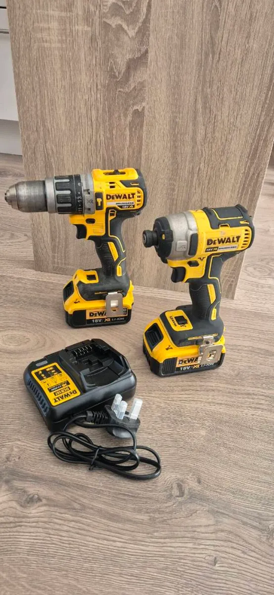 DeWalt TOOLS screw gun / impact drill / 2 × 4 Ah - Image 2